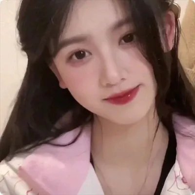 随盲柳入眠的女人